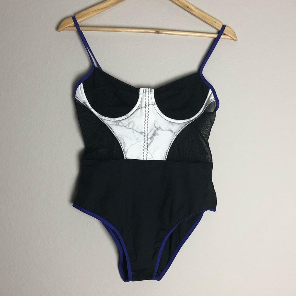 Elegant Black and White One-Piece Swimsuit - Picture 3 of 8